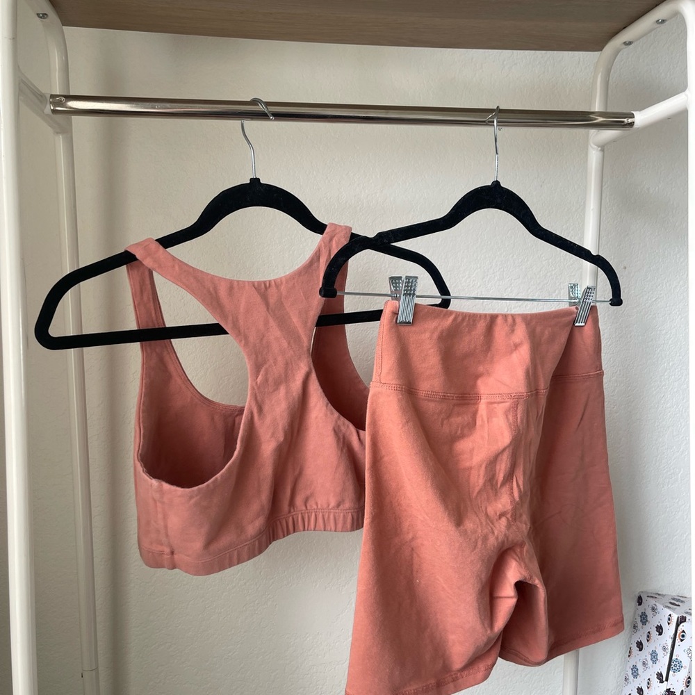 MATE THE LABEL Coral Active Set Sports Bra & Biker Shorts Size Medium - Picture 3 of 3